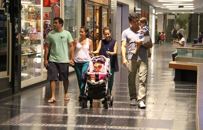 Maytê Piragibe passeia por shopping do Rio - O Fuxico