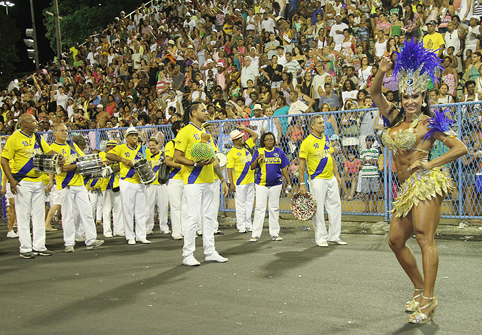 Gracyanne fez pose no sambódromo