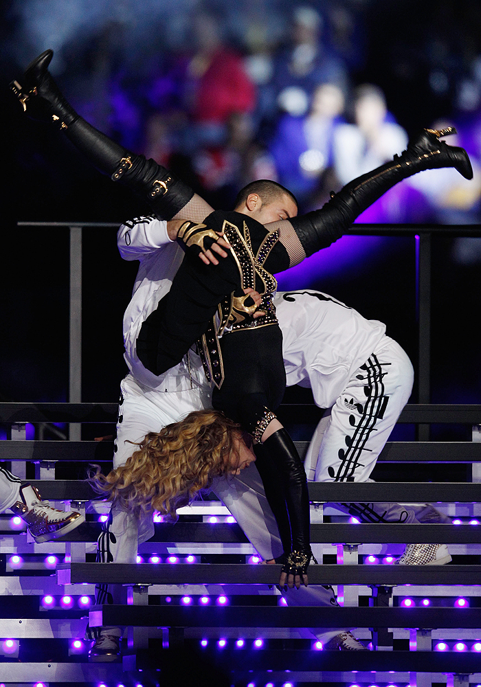 Madonna arrasa em show no Super Bowl