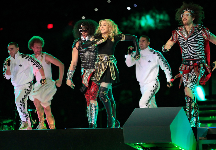 Madonna arrasa em show no Super Bowl