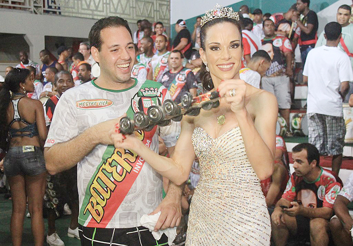  Ana Furtado tocou instrumentos da escola