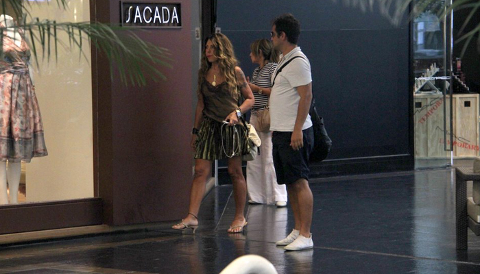  Elba Ramalho passeia em shopping do Rio de Janeiro