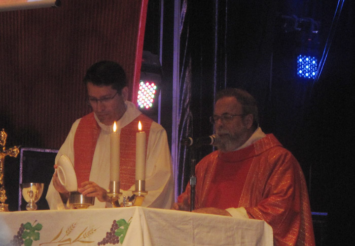 Show de Tom Cavalcante e Missa com Padre Antônio Maria