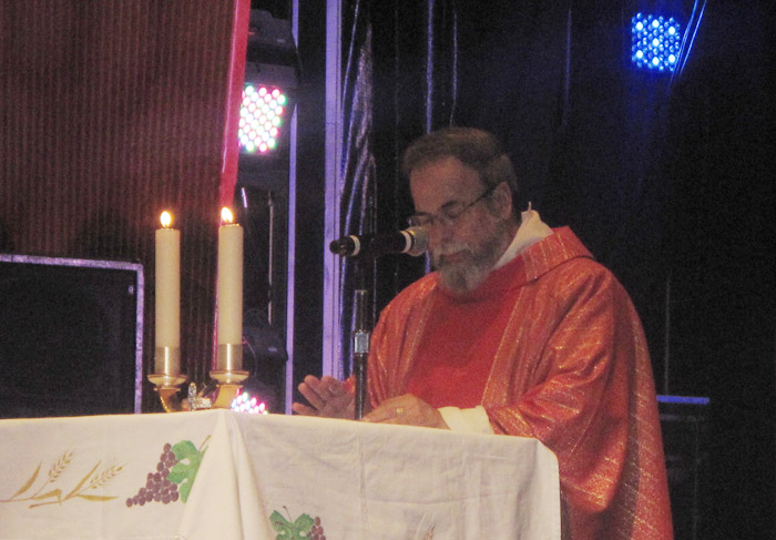 Show de Tom Cavalcante e Missa com Padre Antônio Maria