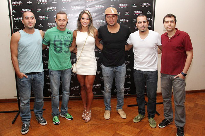 Mayra Cardi, show com os pagodeiros do Sorriso Maroto