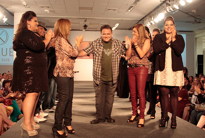 Léo Jaime participa de desfile plus size, em SP