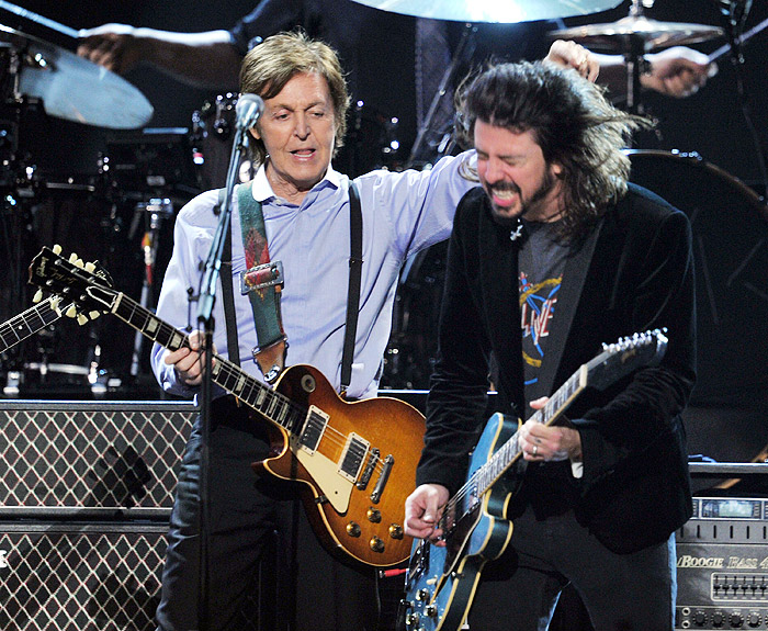 Paul McCartney e Dave Grohl, do Foo Fighters