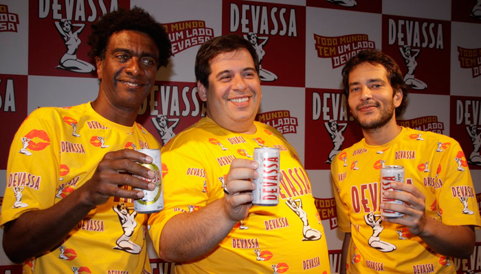 Hélio de La Peña, Leandro Hassum e Bento Ribeiro apresentam o Carnaval da Devassa