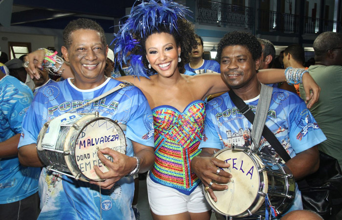 Sheron Menezzes e Vanessa da Mata caem no samba Ofuxico