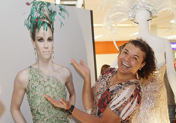 Ana Furtado exibe as roupas que usou nos ensaios de Carnaval