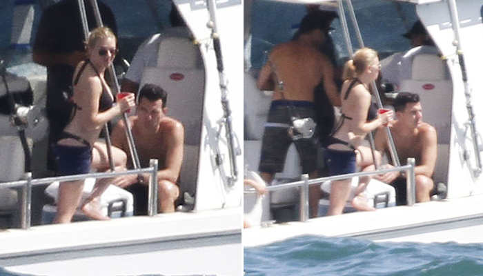  Scarlett Johansson curte passeio de barco com namorado