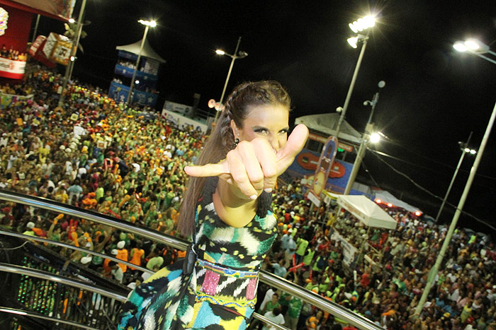 Ivete Sangalo arrasta multidão no primeiro dia de Carnaval em Salvador