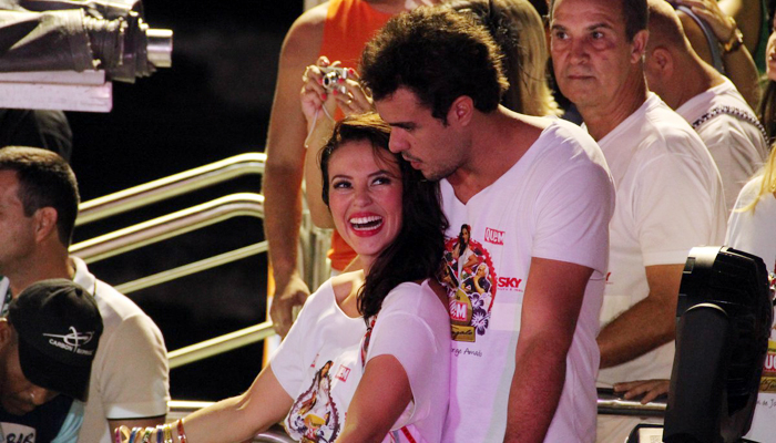 Paola Oliveira e marido se esbaldam em trio de Ivete Sangalo