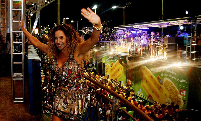 Daniela Mercury faz a festa em seu camarote