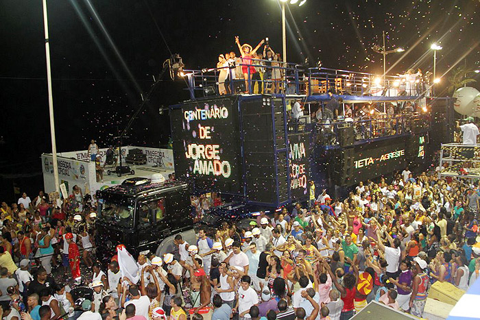 Daniela Mercury leva ópera ao Carnaval de Salvador.