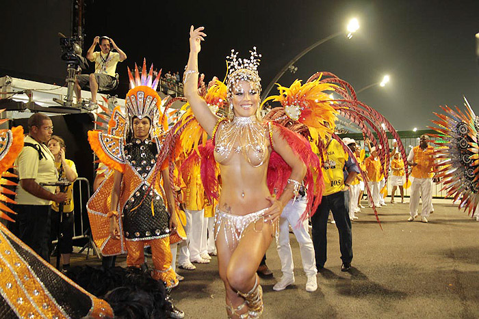 X-9 Paulistana desbrava o sertão no sambódromo paulistano