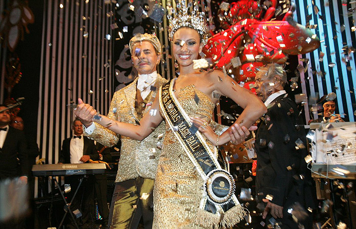 Sharon Menezes é coroada Rainha do Baile do Copacabana Palace