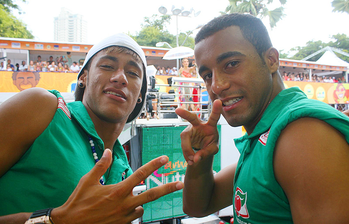 Jogadores Neymar e Lucas curtem a folia de Salvador - Ag.News