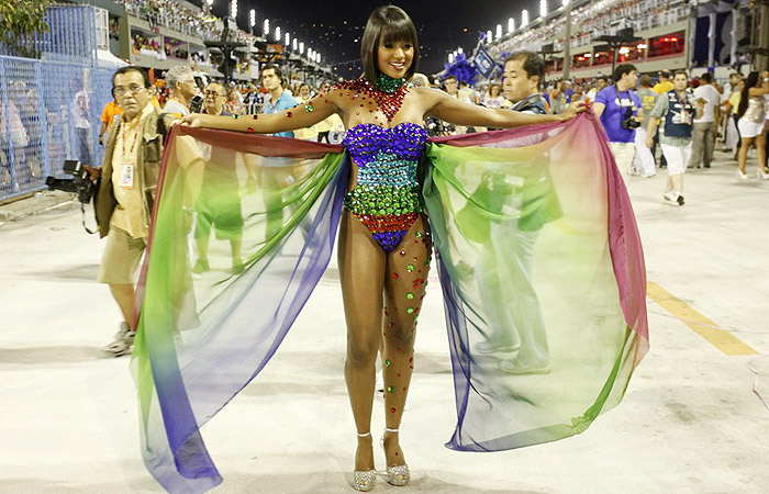 Aline Prado, a Globeleza, encanta a Passarela do Samba