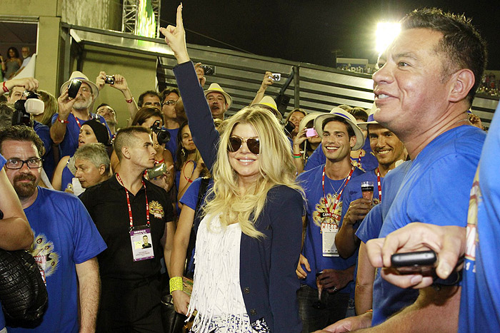 Fergie curte Carnaval na Sapucaí