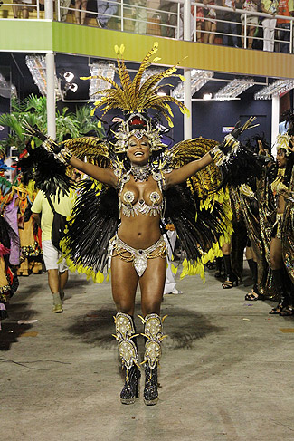 Desfile da Beija-Flor: Ex-BBB Jaqueline