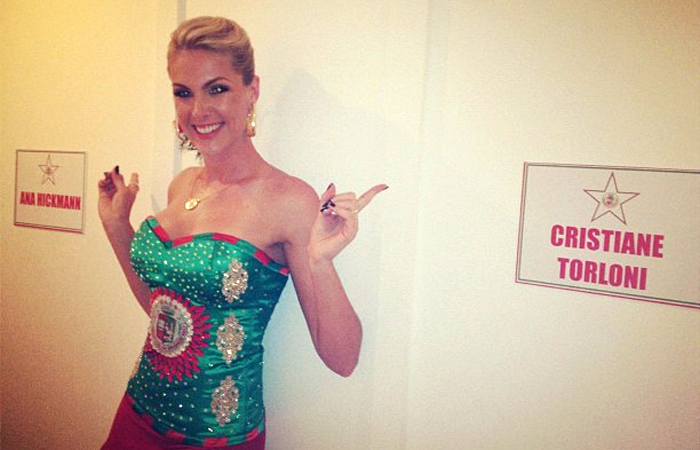 Ana Hickmann ganha camarim nos bastidores da Sapucaí