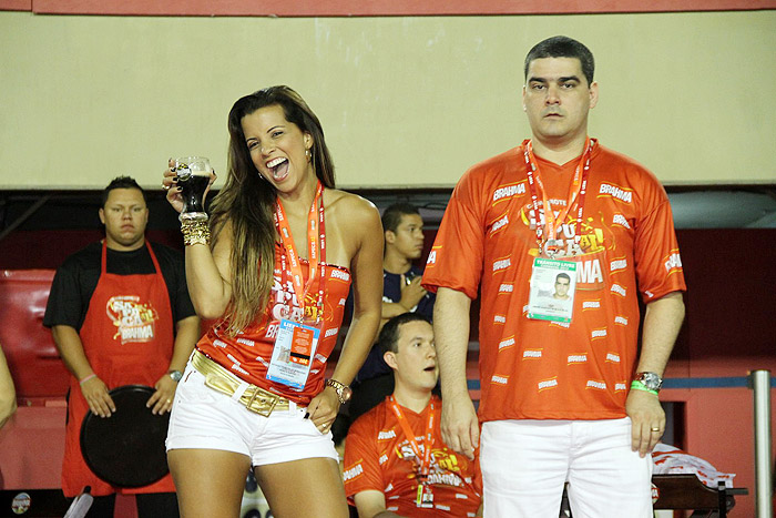 Renata Santos e marido.