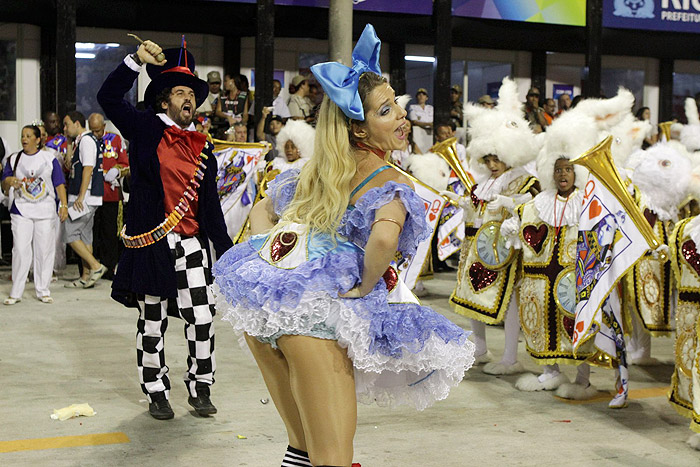 Desfile União da Ilha: Letícia Spiller