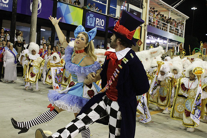 Desfile União da Ilha: Letícia Spiller e Eriberto Leão