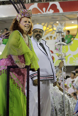 Desfile da Mangueira: Beth Carvalho e Jorge Aragão