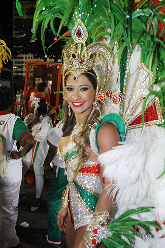 Desfile Grande Rio: Mayra Cardi