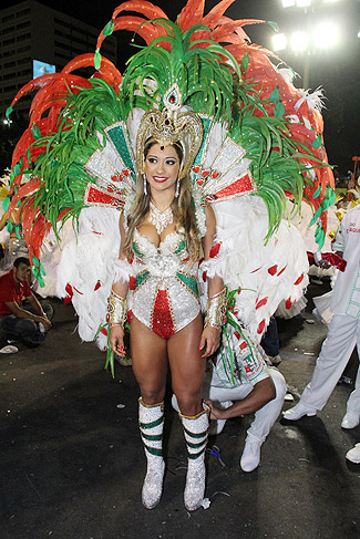 Desfile Grande Rio: Mayra Cardi