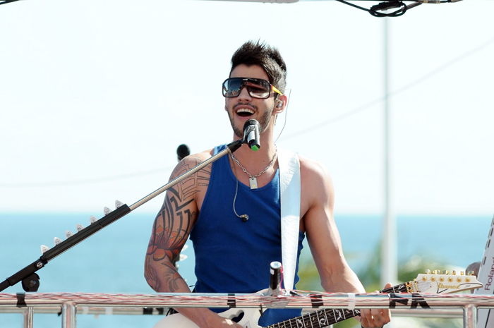 Gusttavo Lima comanda a festa em Salvador no Bloco Pirraça