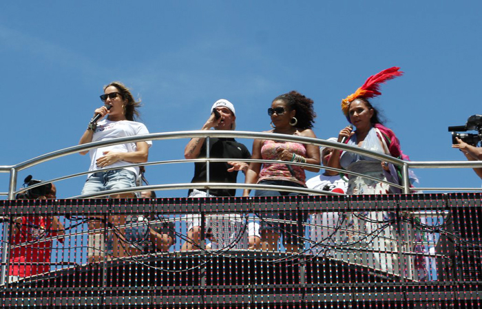 Claudia Leitte, Netinho, Margareth Menezes e Fafá de Belém cantaram juntos no trio de Ivete Sangalo