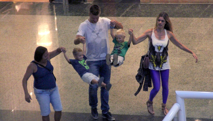 Fernanda Lima e Rodrigo Hilbert em cenas românticas no Rio