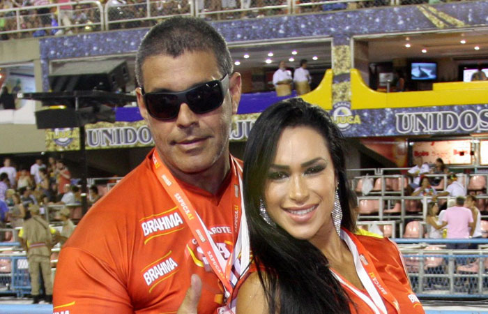 Frota chega ao Camarote Brahma com a esposa - O Fuxico