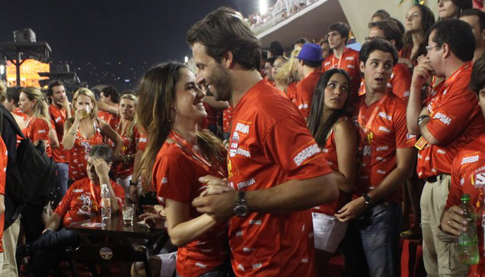 Henri Castelli e Fernanda Vasconcellos têm pequena discussão no camarote