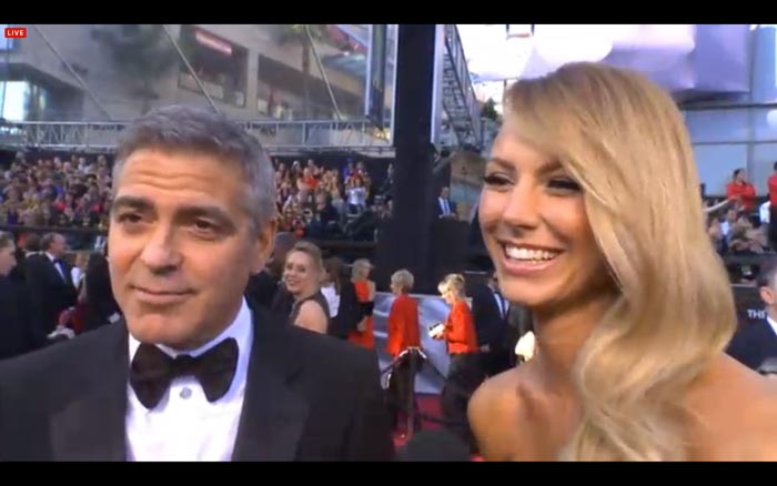 Oscar 2012 - George Clooney atravessa o tapete vermelho do Oscar  O Fuxico