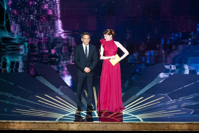 Ben Stiller e Emma Stone apresentando prêmio de efeitos visuais