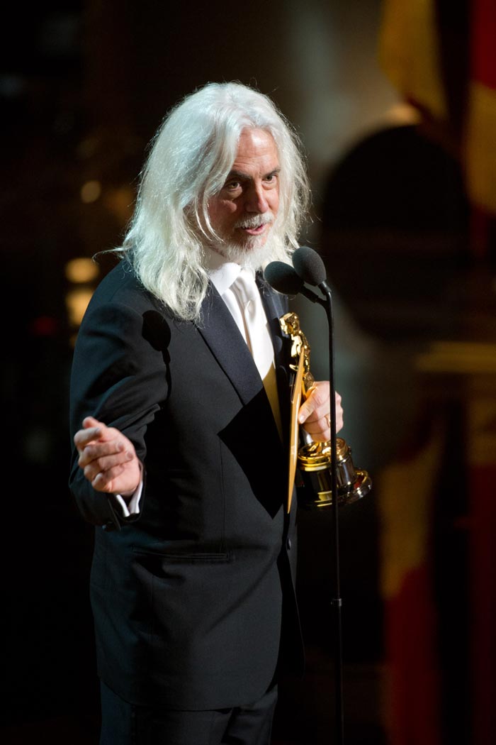 Robert Richardson recebe Oscar de Melhor Fotografia em A Invenção de Hugo Cabret 