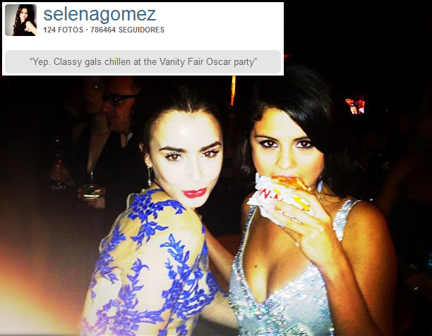 Selena Gomez devora lanche em festa da Vanity Fair