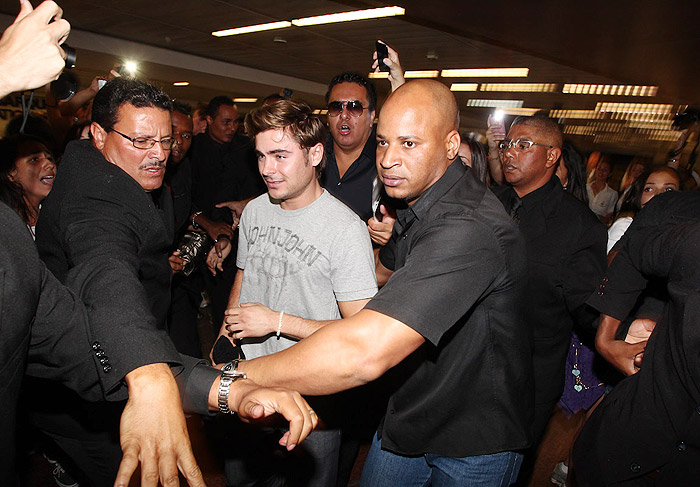 Zac Efron desembarca em São Paulo