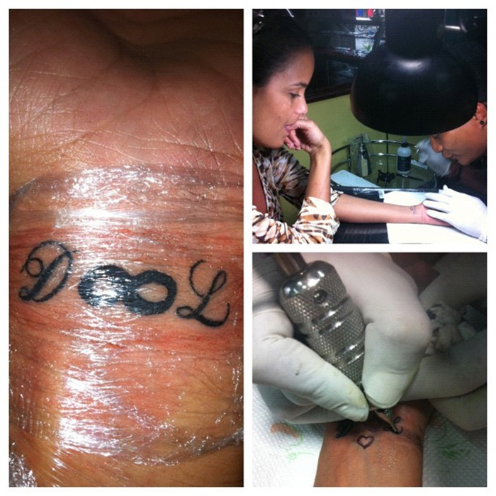 Luciele di Camargo faz tatuagem para Denilson