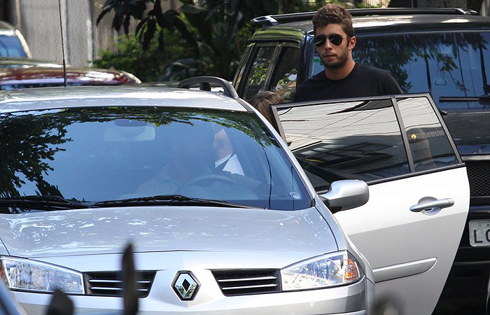 Luana Piovani almoça com o marido no Rio de Janeiro