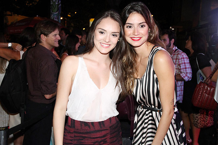 Isabelle Drummond e Thaila Ayala em um evento de calçados