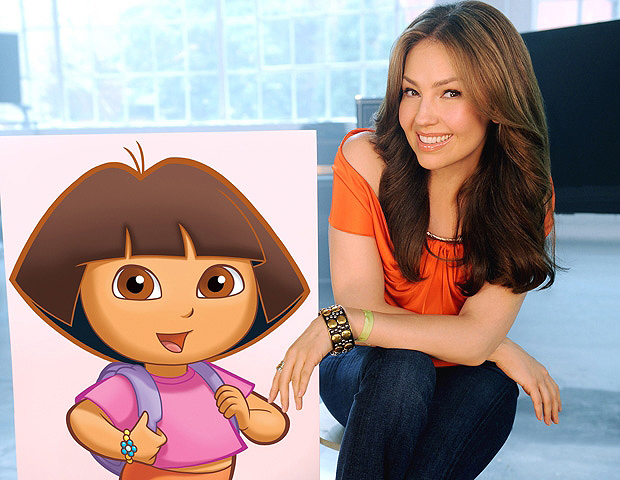 Thalía participa da série Dora, a aventureira