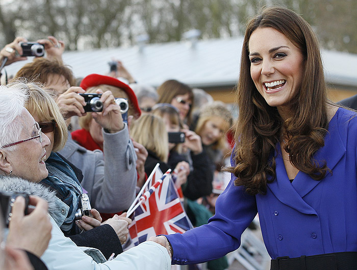 Kate Middleton faz seu primeiro discurso como membro da Família Real britânica