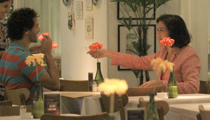 Lilia Cabral e Paulo Rocha jantam juntos no Rio