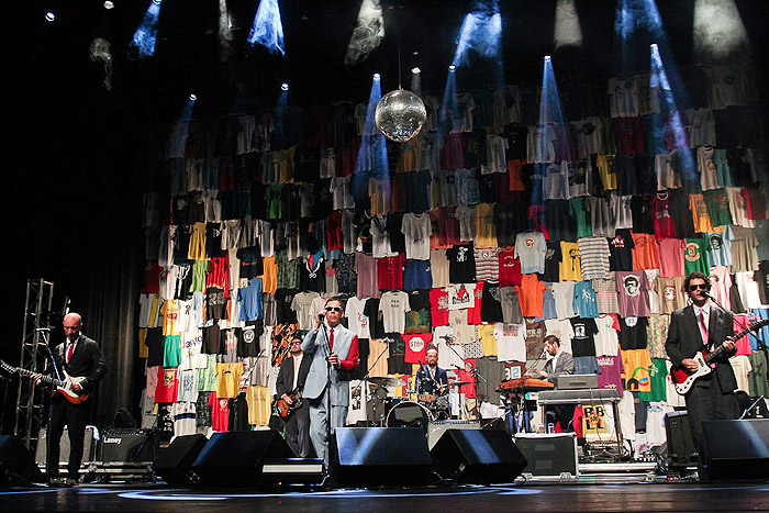 Antônio Fagundes leva o filho à inauguração de teatro