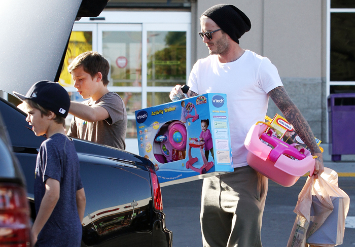 David Beckham compra andador para sua filha Harper Seven